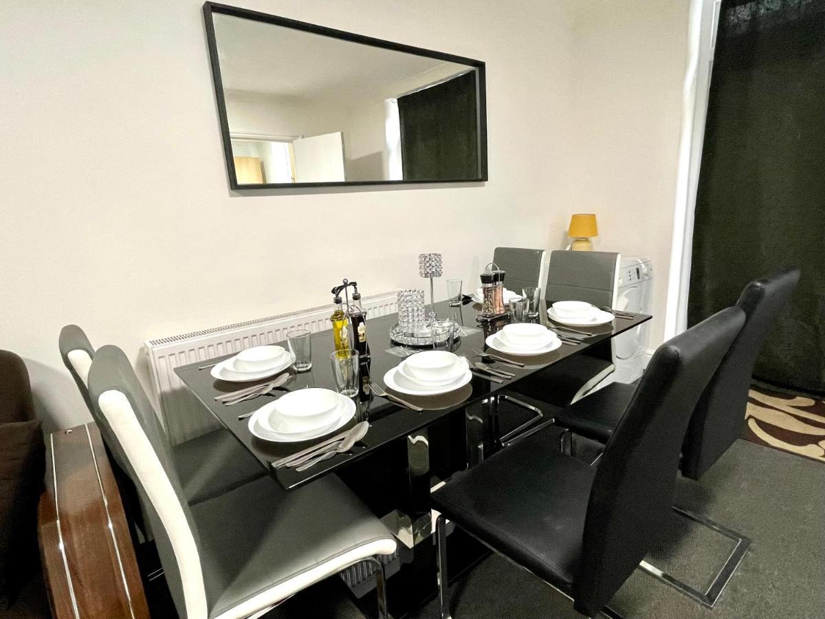4 Bedrooms, 3 bathrooms , Reception, Kitchen, Garden, FullHouse London Exterior foto