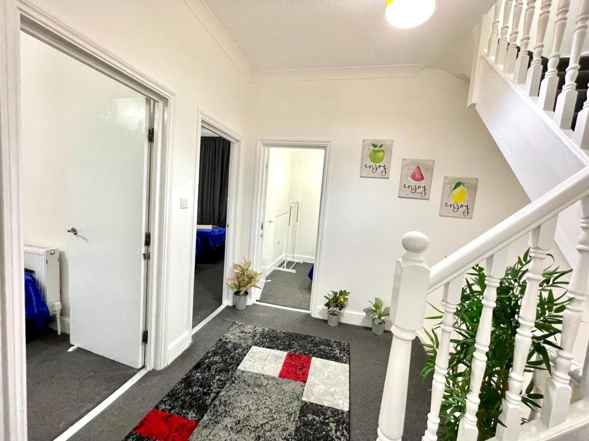 4 Bedrooms, 3 bathrooms , Reception, Kitchen, Garden, FullHouse London Exterior foto