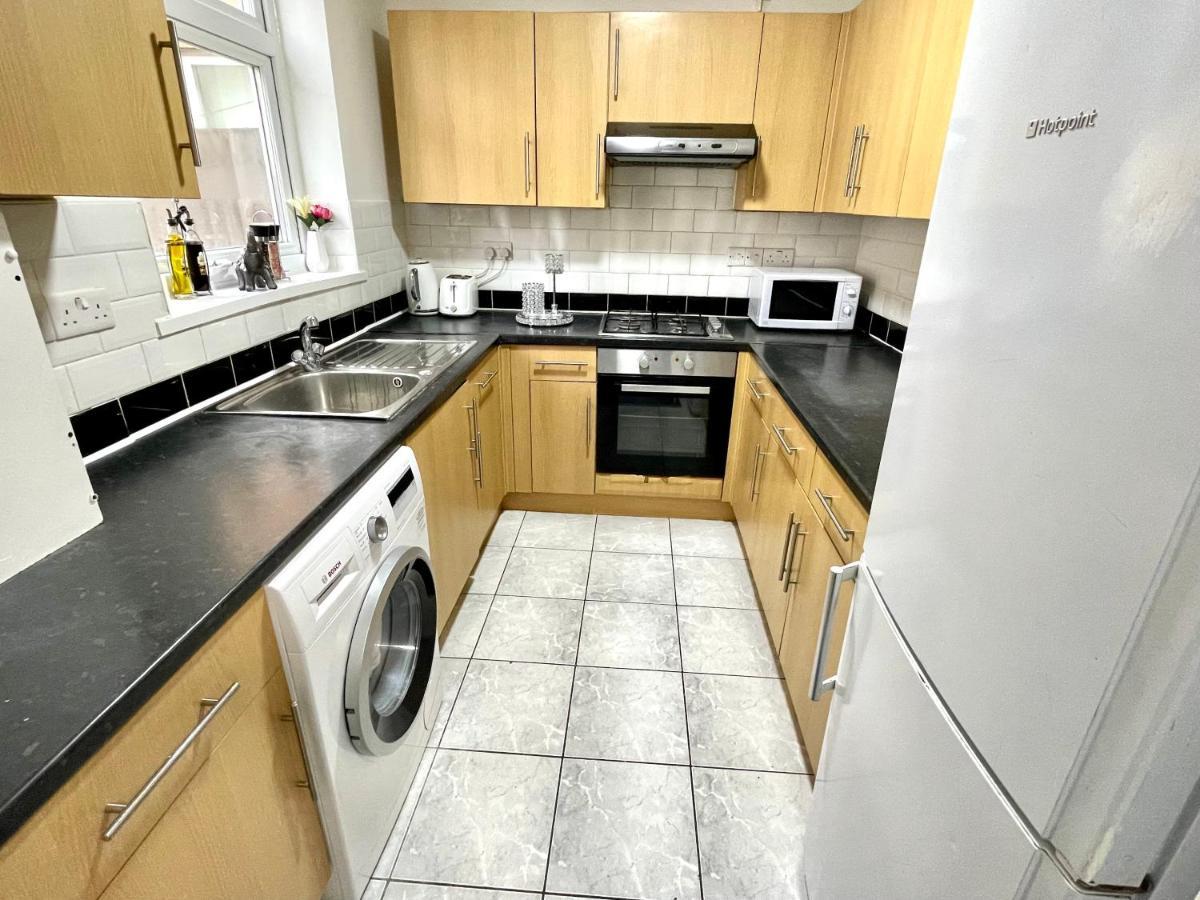 4 Bedrooms, 3 bathrooms , Reception, Kitchen, Garden, FullHouse London Exterior foto