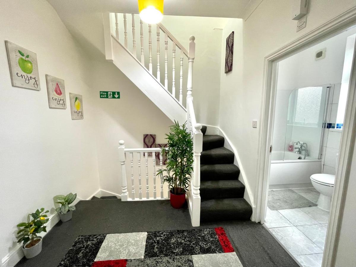 4 Bedrooms, 3 bathrooms , Reception, Kitchen, Garden, FullHouse London Exterior foto