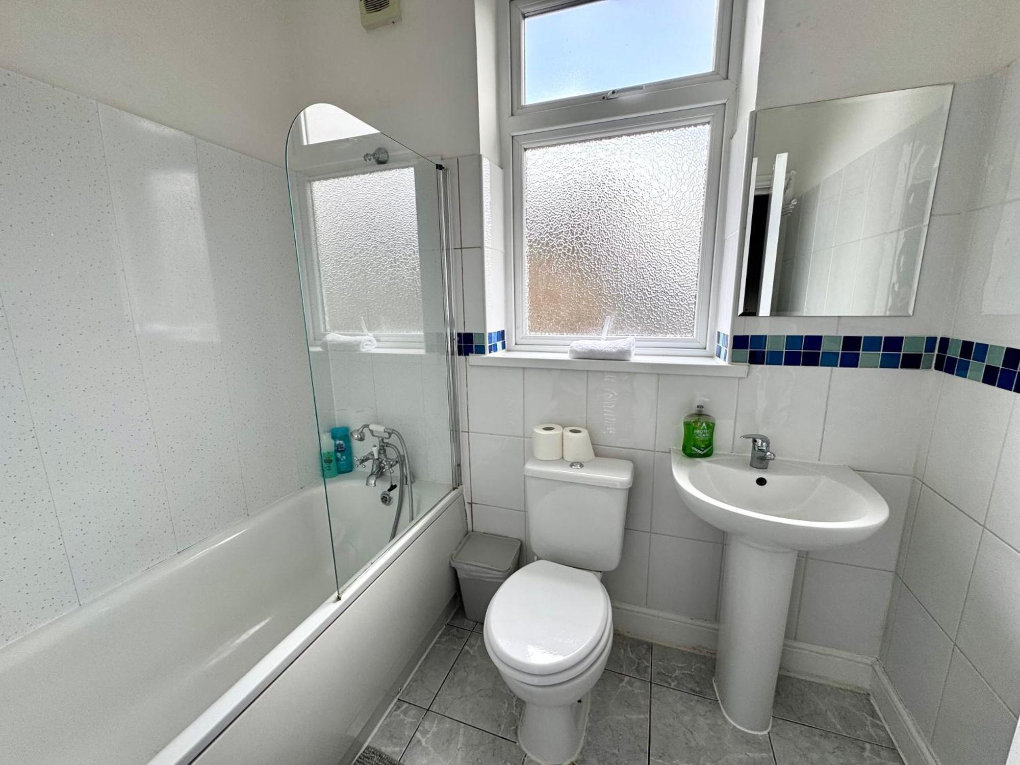 4 Bedrooms, 3 bathrooms , Reception, Kitchen, Garden, FullHouse London Exterior foto