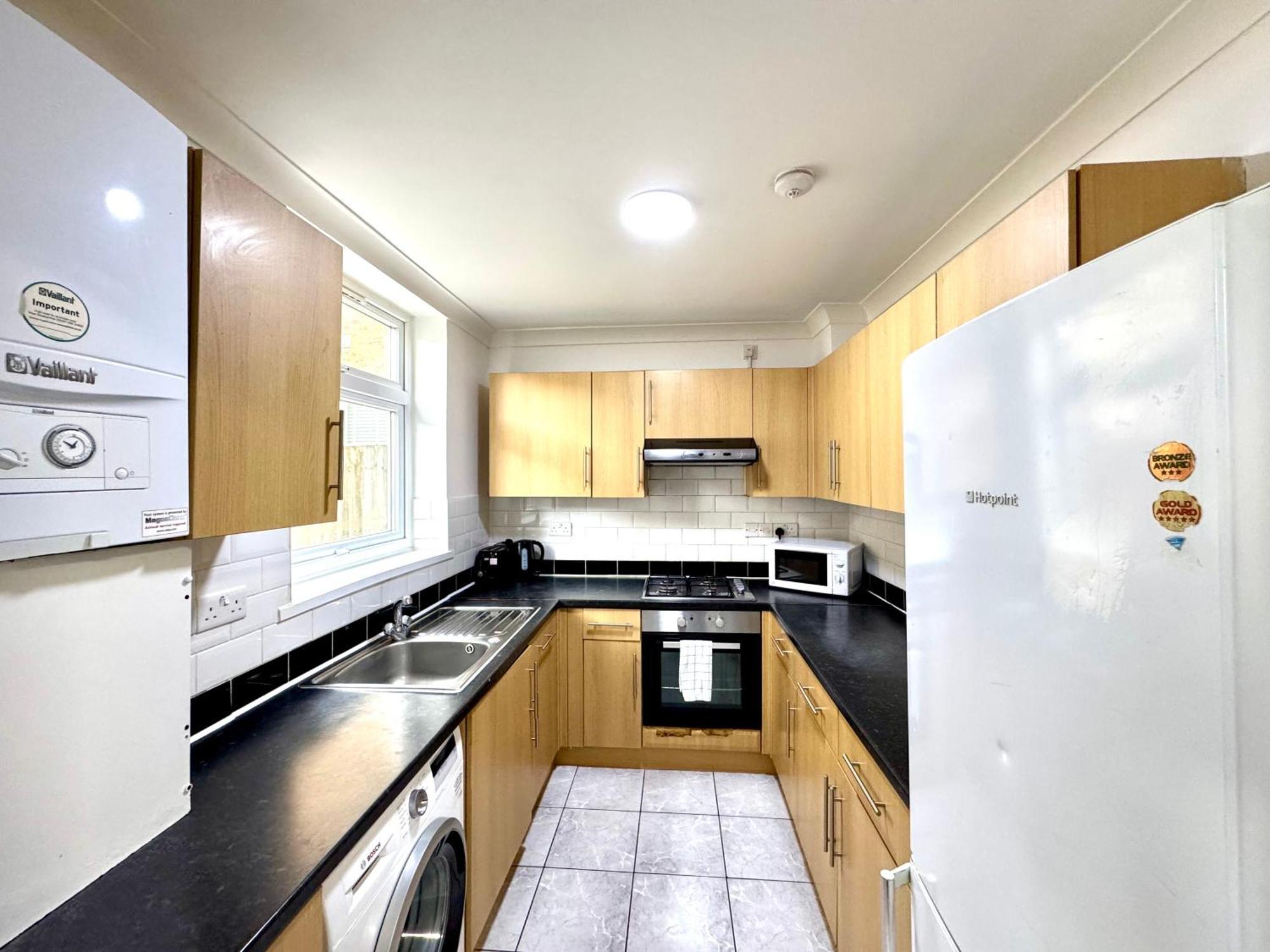 4 Bedrooms, 3 bathrooms , Reception, Kitchen, Garden, FullHouse London Exterior foto
